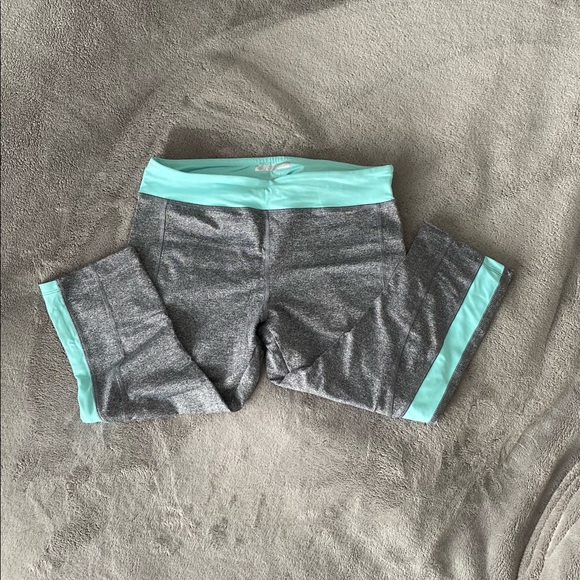 Forever 21 | Active Heather Capri Leggings - Picture 4 of 7